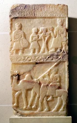 Grabstele, aus Jemen (Alabaster)